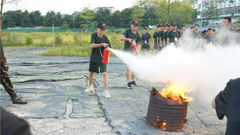 在黄埔军校军事训练基地，青少年如何塑造军事领导力