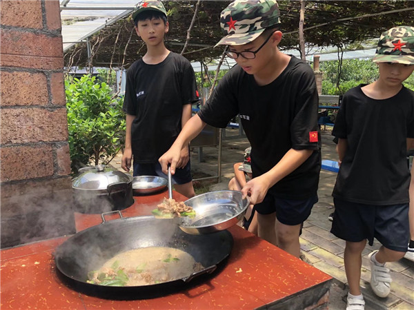 铸就基石：黄埔军校夏令营的领导力训练
